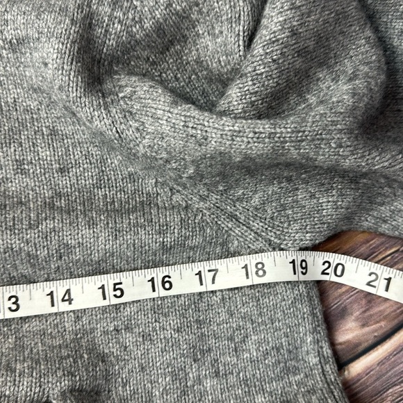 Banana Republic Gray Lambswool and Cashmere Blend Cardigan /Sweater- Size XL - Picture 8 of 11